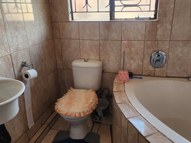 Your Perfect Starter Home Awaits - Photo 8