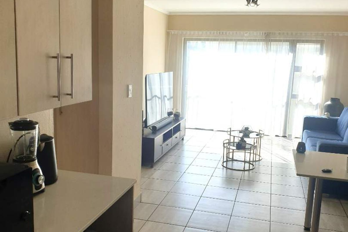 Modern Two Bedroom First Floor Apartment in Secure Ihita, Beverley - Photo 4