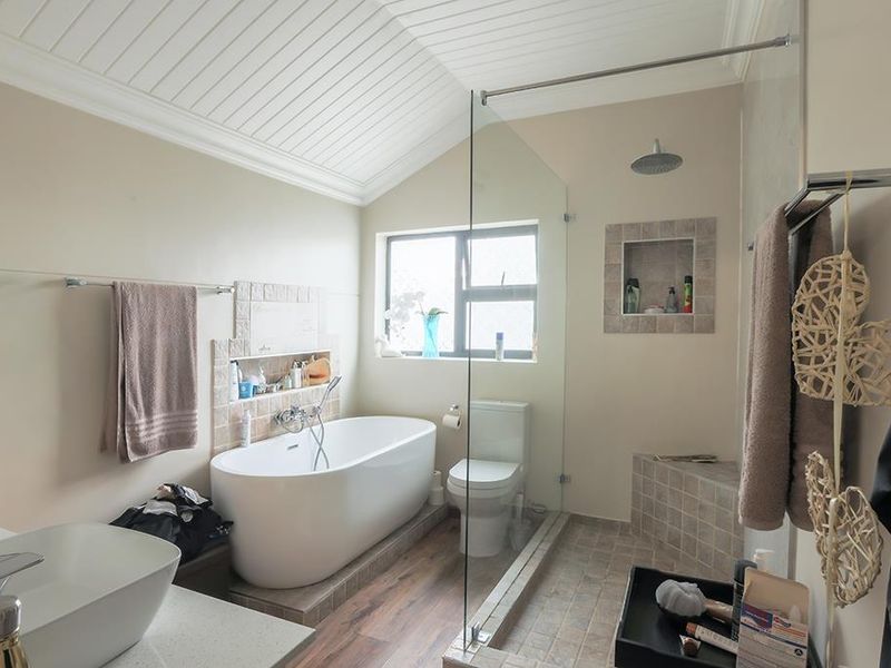 Stunning Family Home with Panoramic Mountain Views and Income-Generating Cottage - Photo 9