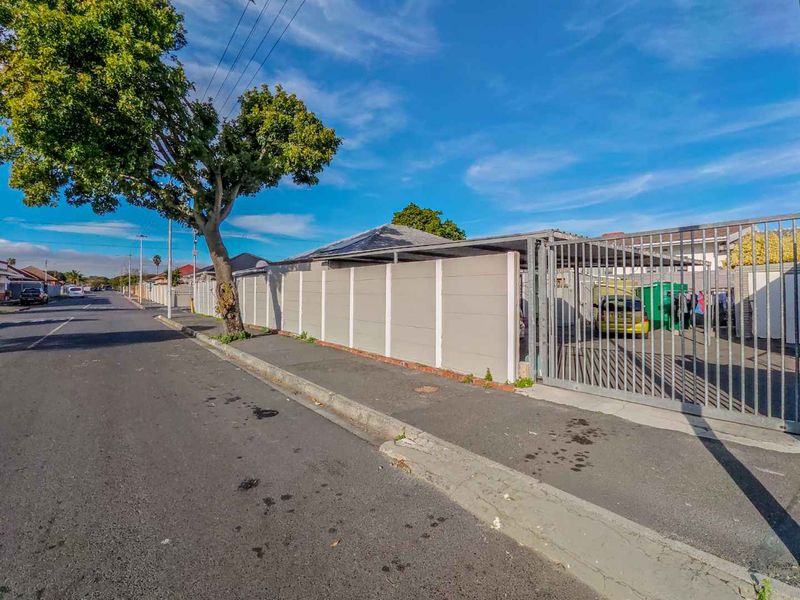 Fully Tenanted Investment Property | 8 Bedrooms | ±R40,000 p/m Rental Income | Prime Location - Photo 4