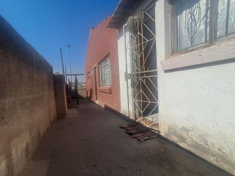 2 Bedroom House In Lindekuhle Ivory Park Ext 10 - Photo 6