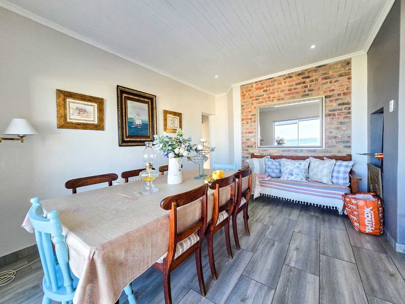 Family living with breathtaking sea views. - Photo 8