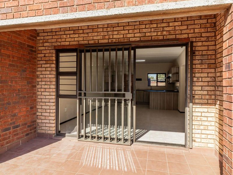 2 BEDROOM 2 BATHROOM APARTMENT WITH LOW LEVIES. - Photo 5