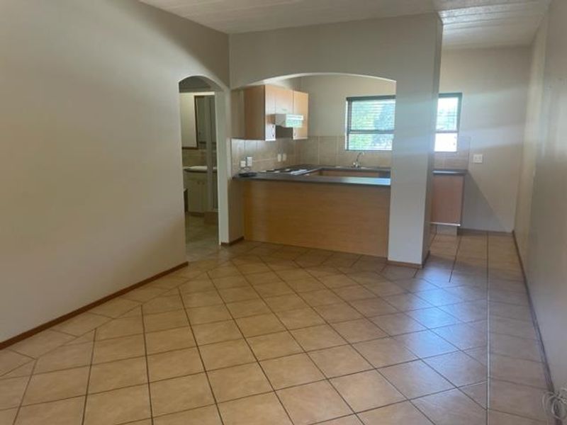 UNFURNISHED ONE BEDROOM - Photo 3