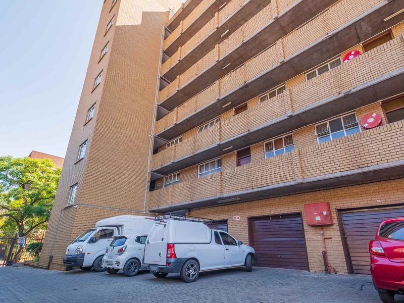 Spacious 5-Bedroom Apartment - Photo 7