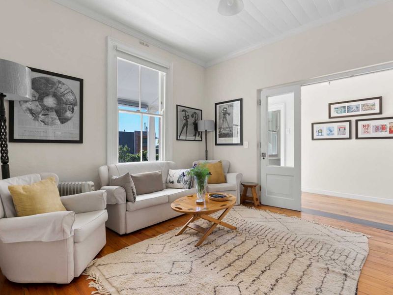 HERITAGE MEETS MODERN LIVING IN HIGGOVALE - Photo 9