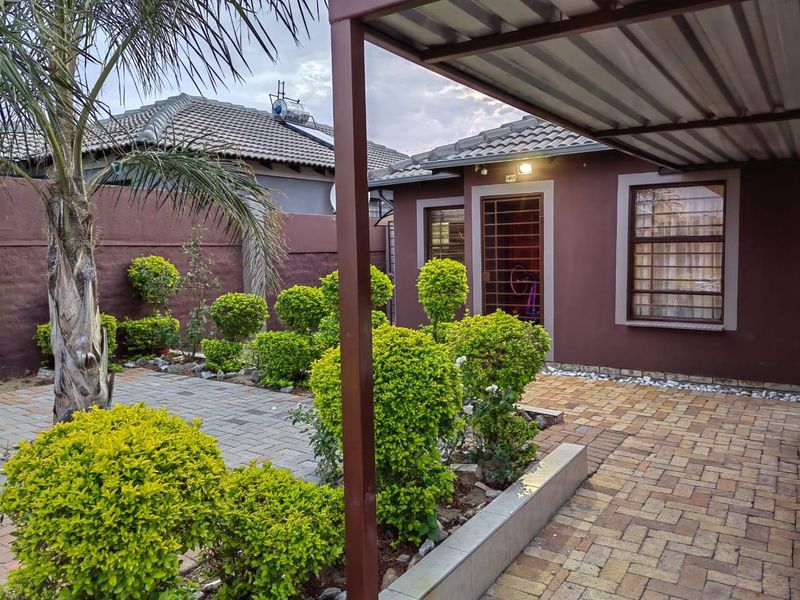 Riverside View Family Home R 966 000 - Photo 2