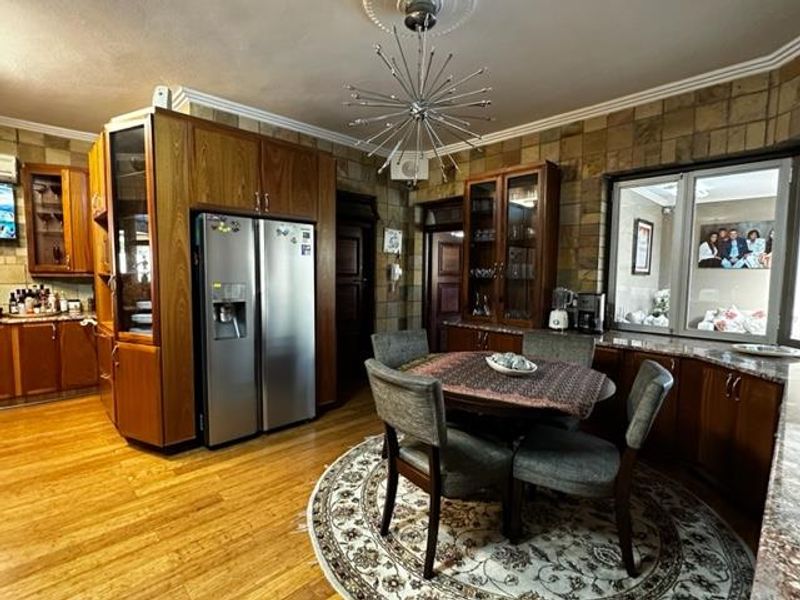 Indulge in opulence: A magnificent home for sale! - Photo 6