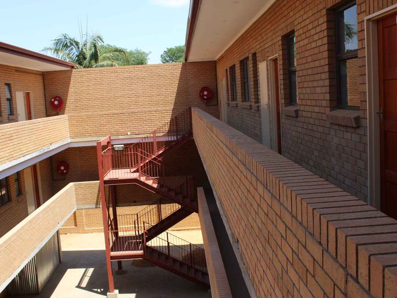 Affordable 2-Bedroom  Apartment Available for Rent in Silverton | R6 923 - Photo 2