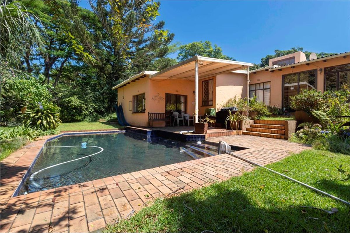 Perfect Family Home with Income Potential in Prime Waterfall Location - Photo 3