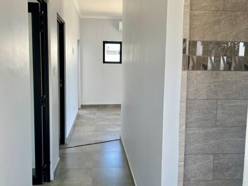 Modern property newly build - Photo 8