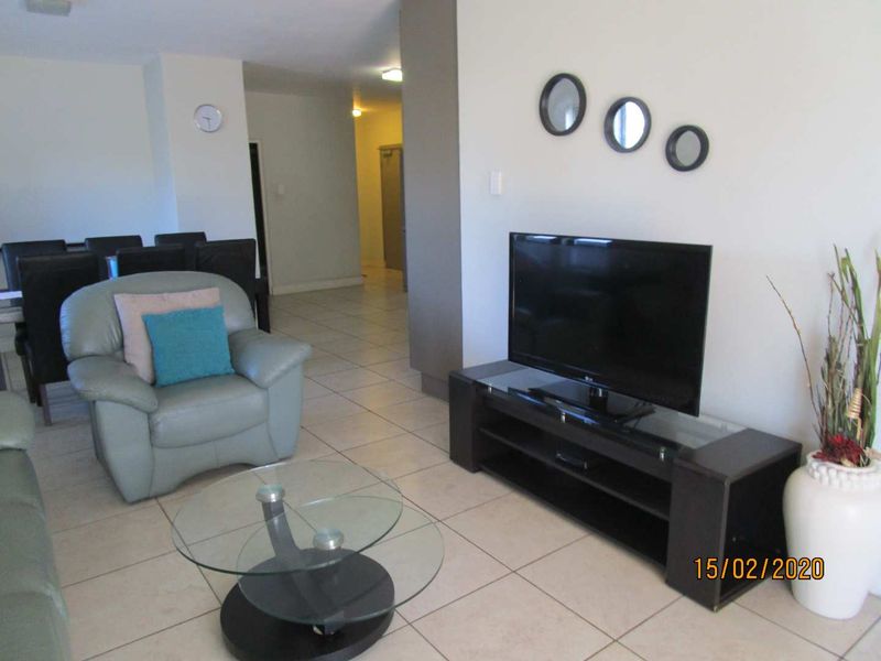 Stylishand Modern  2 Bed 2 Bath Apartment in Great Complex - Photo 7