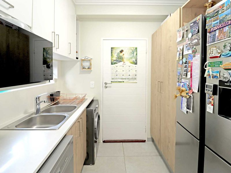 Beautifully Upgraded 3-Bedroom Home in Springwood Estate - Photo 9