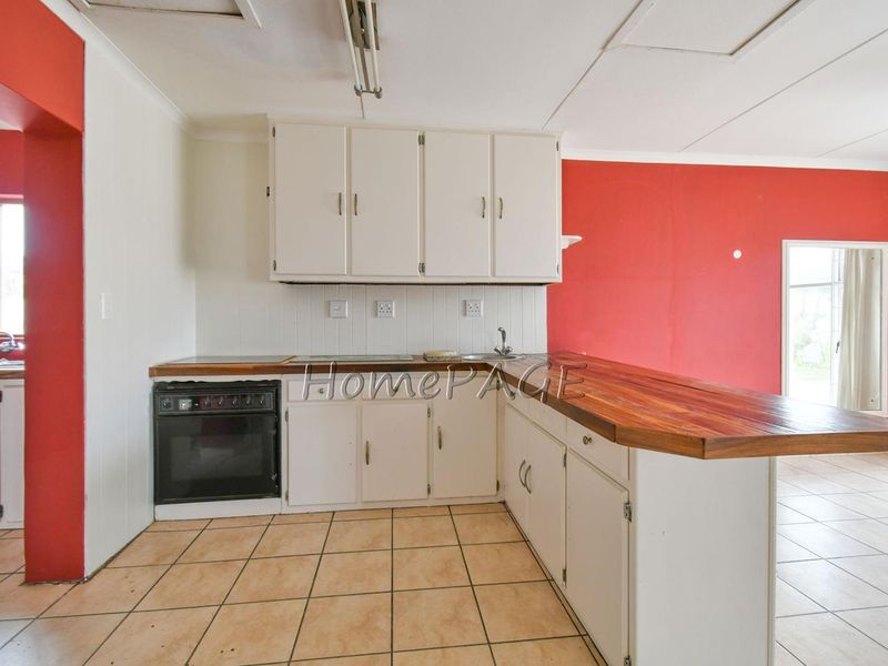 CENTRAL, WALVIS BAY:  4 Bedr Home CLOSE TO SCHOOLS is for Sale - Photo 10