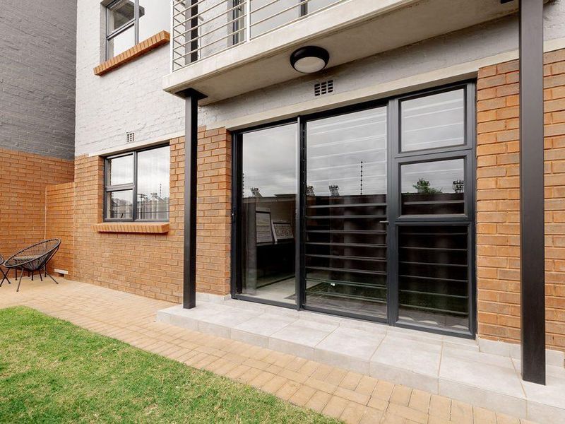 Charming Ground Floor 2-Bedroom Apartment - Photo 1