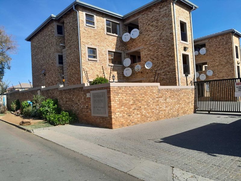 Neat as a Pin: Perfect Starter Home in Prime Location - Photo 1