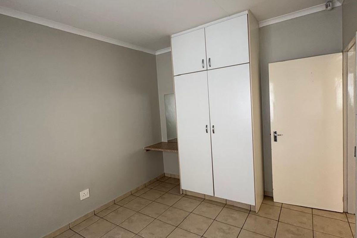FOR SALE SIMPLEX TOWNHOUSE IN PIONIERSPARK EXT 1 - Photo 4