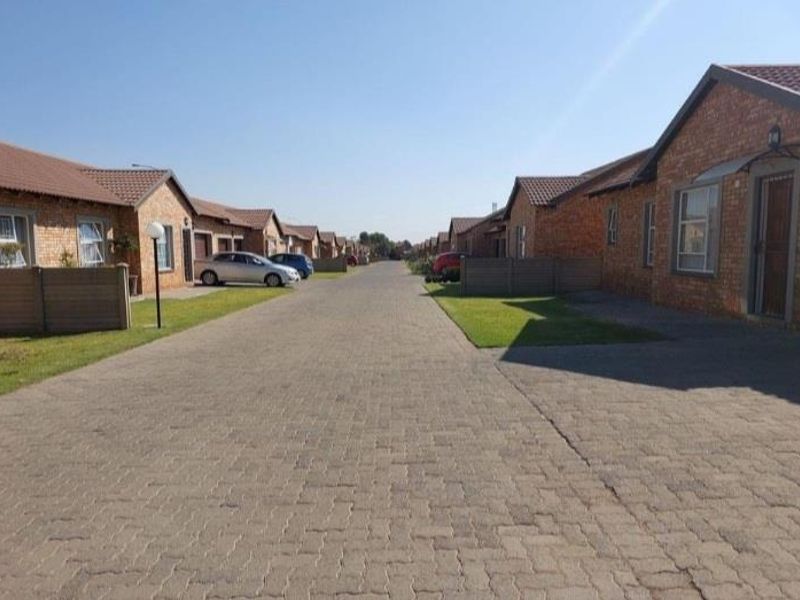 2Bed, 2Bath Townhouse in Riversdale, Meyerton. - Photo 3