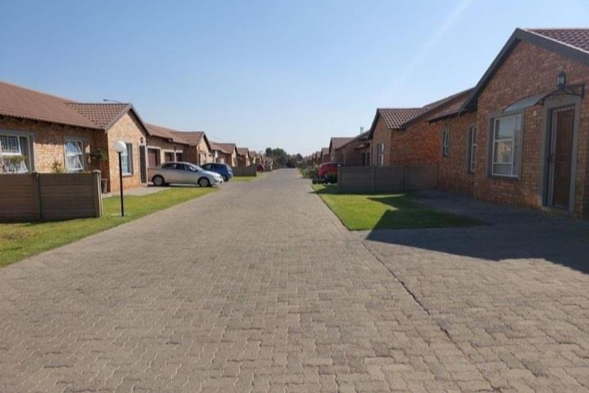 2Bed, 2Bath Townhouse in Riversdale, Meyerton. - Photo 3