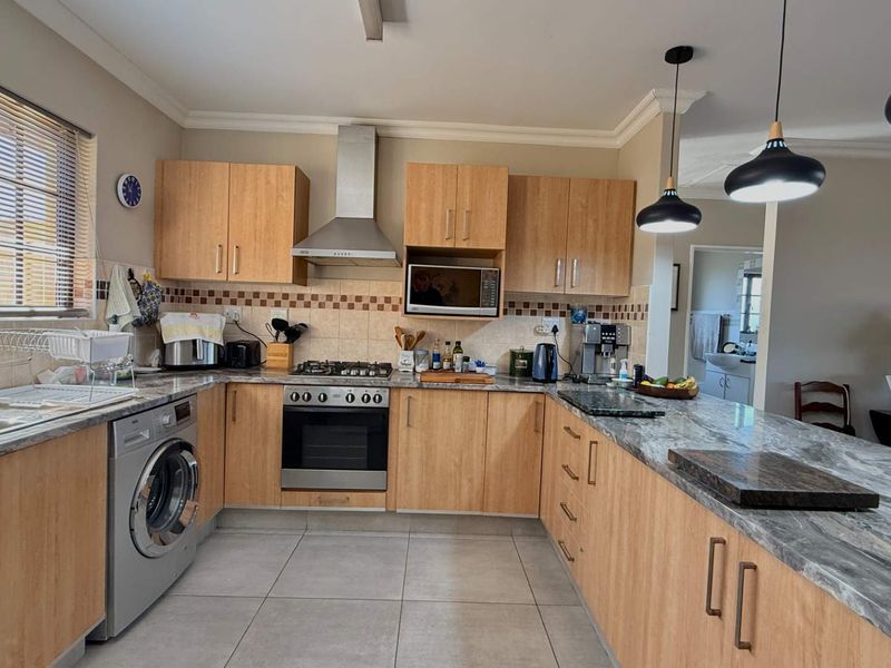 Modern 2 Bedroom Home with Midmar Views in Eagle Ridge Estate, Howick - Photo 9