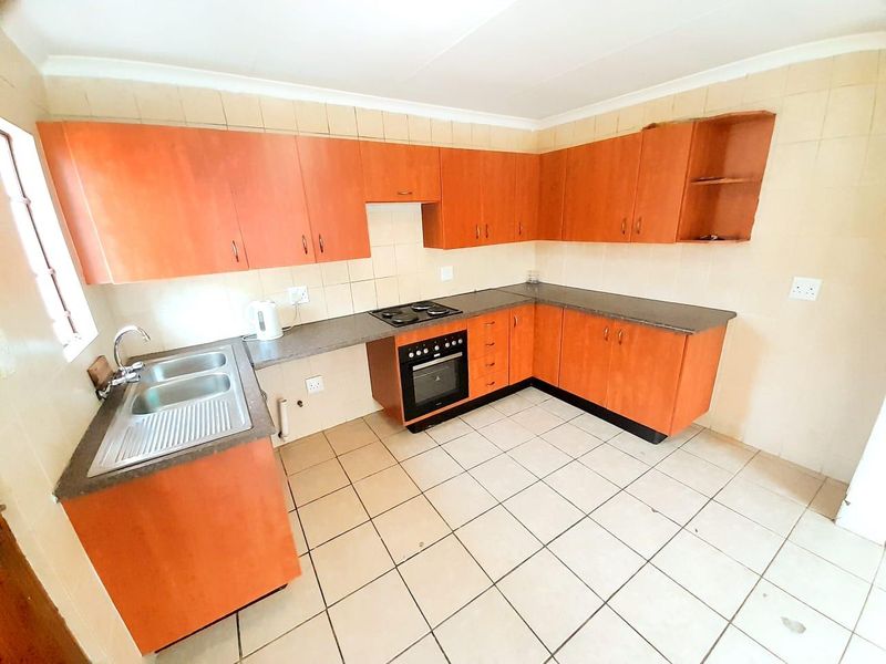 "Phenomenal three-bedroom home suitable for a large family" - Photo 9