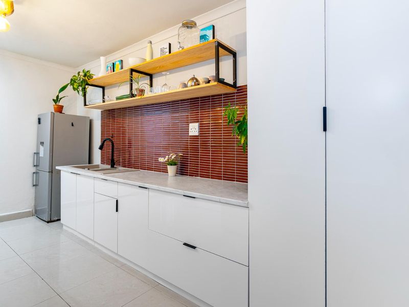 Modern in Mowbray - Photo 7