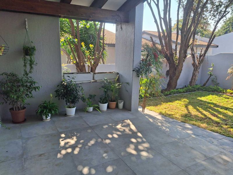 A GORGEOUS TWO BEDROOM RENOVATED SIMPLEX - Photo 7