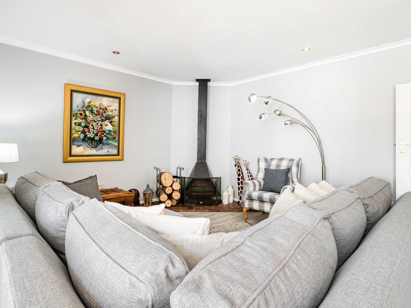 4 BEDROOM HOME FOR SALE IN FOURWAYS GARDENS RESIDENTIAL ESTATE - Photo 8