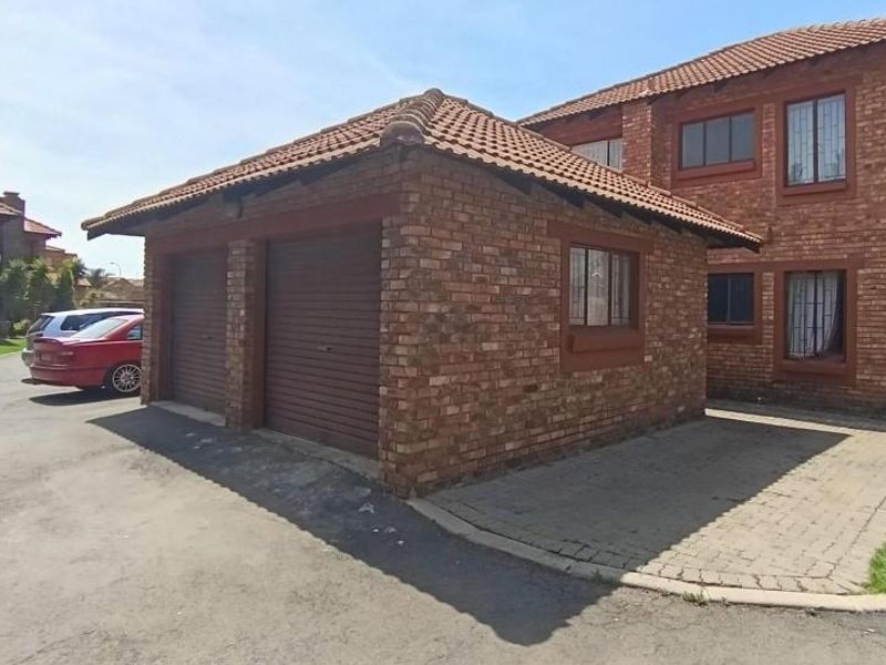 Town house for sale - Photo 2