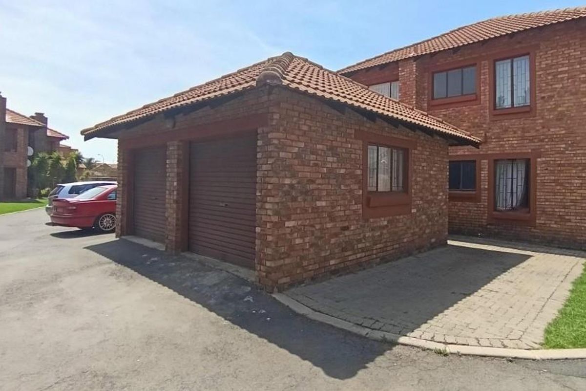 Town house for sale - Photo 2