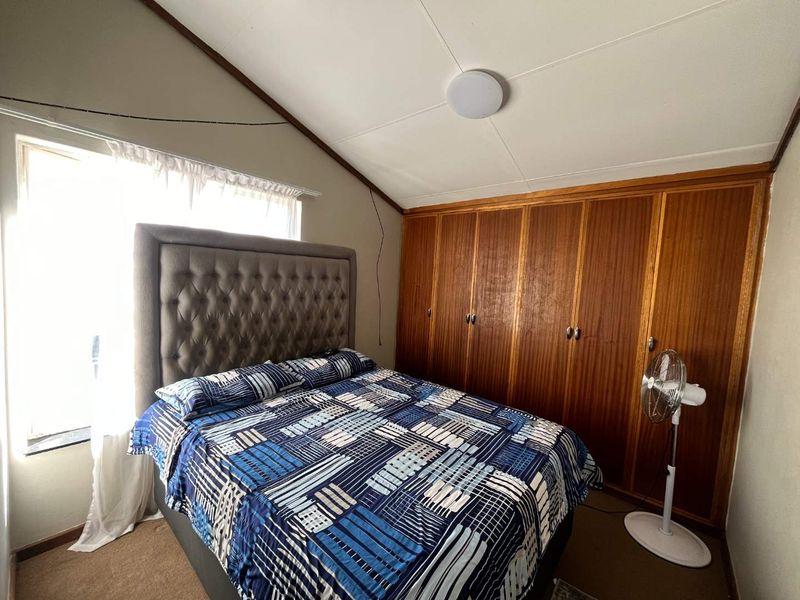 Charming 2-Bedroom Townhouse in Secure Complex - Photo 8