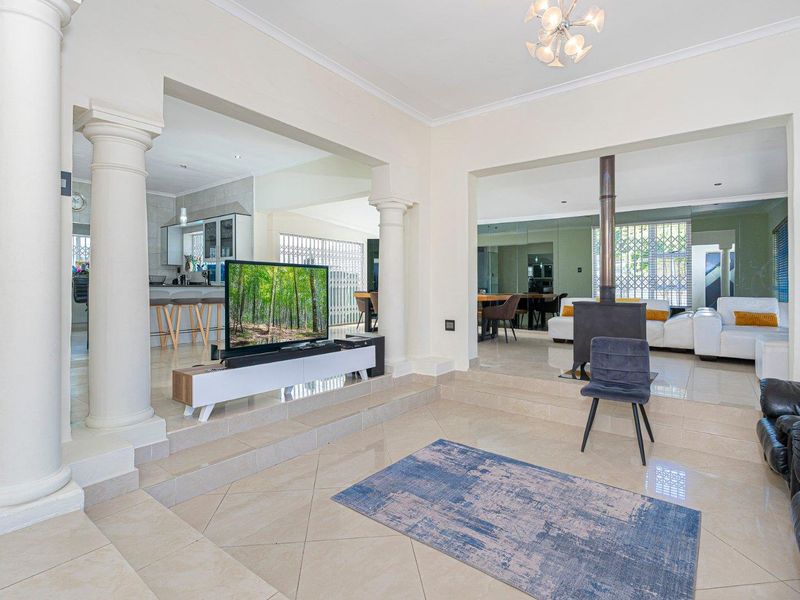A Prestigious Rondebosch East Gem – Contemporary Elegance on a 620sqm Erf - Photo 5