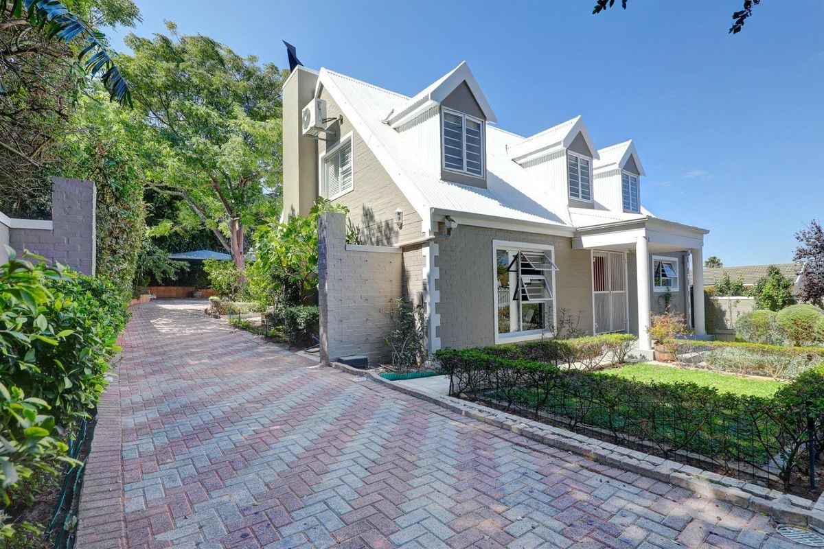 Quaint Characterful Home in Sought-After Street! - Photo 2