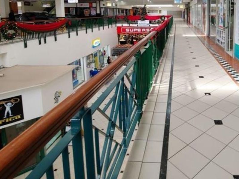 **Exceptional Retail Opportunity at Prime Shopping Mall Location** - Photo 4