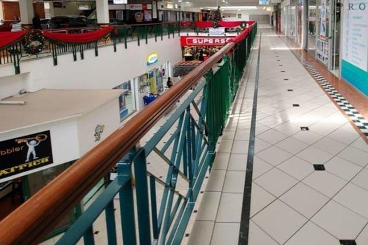 **Exceptional Retail Opportunity at Prime Shopping Mall Location** - Photo 4
