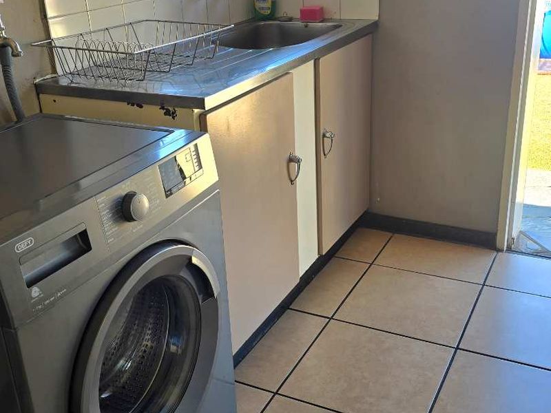 Beautiful family home and you can make her all yours! - Photo 8