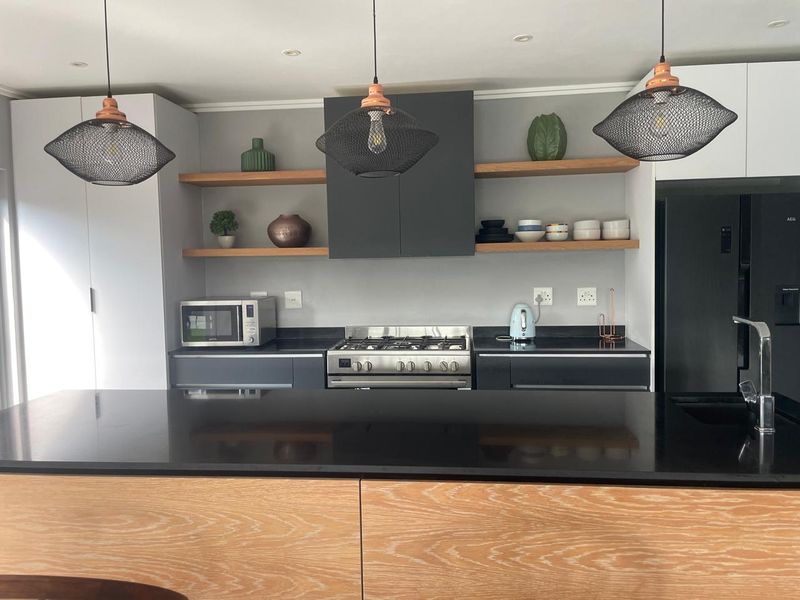 Beautiful Cluster for Sale in Palm Lakes Estate - Photo 4