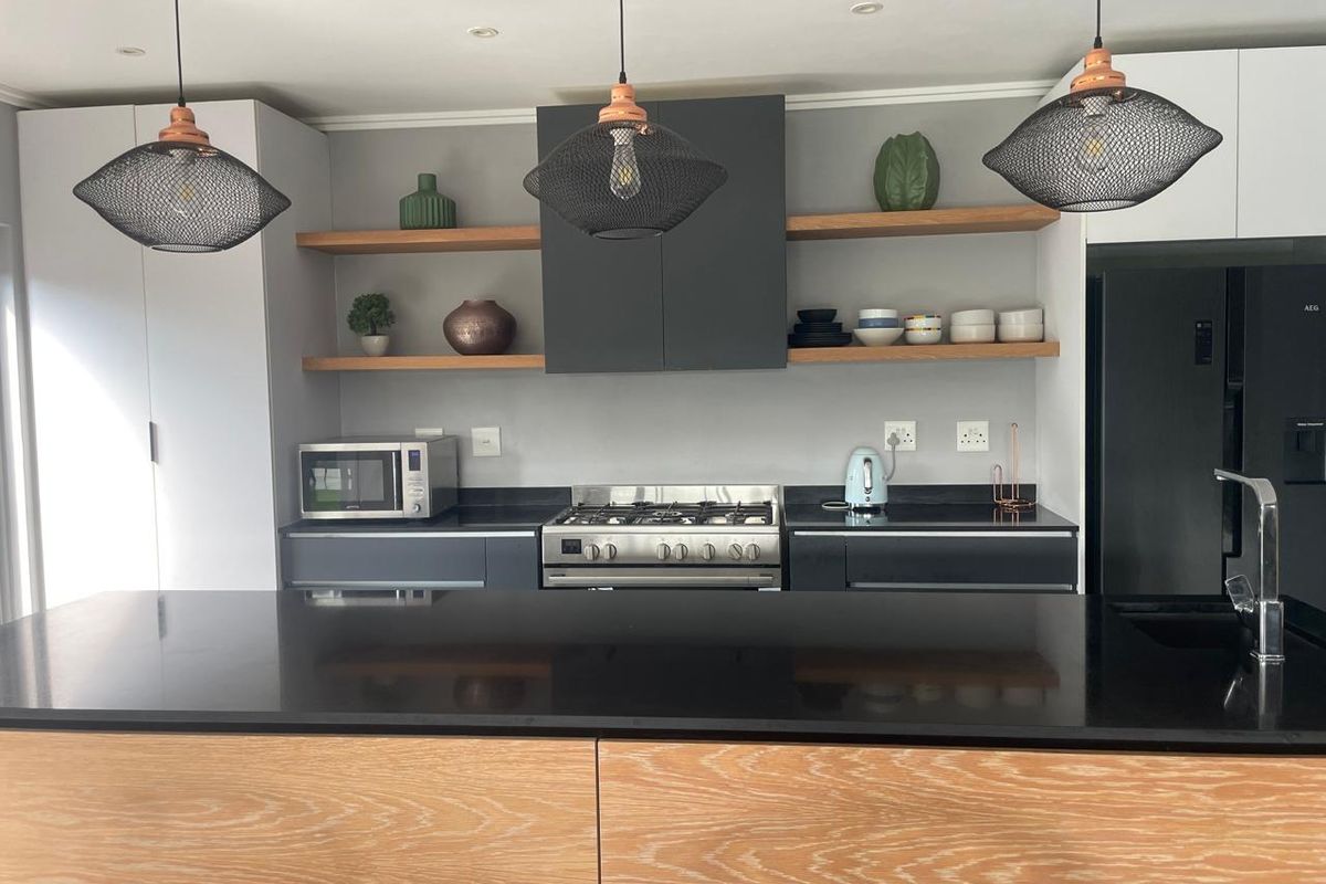 Beautiful Cluster for Sale in Palm Lakes Estate - Photo 4