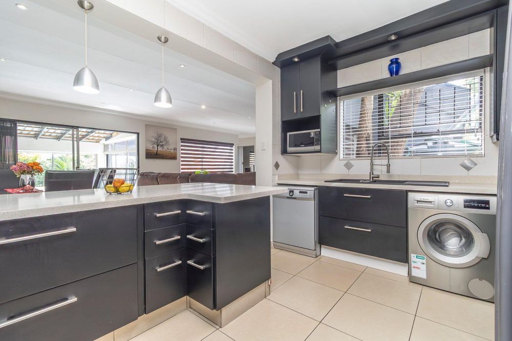 Kitchen: 2 wet appliances