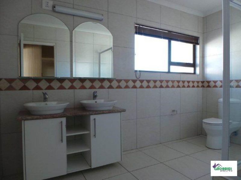3 bedrooms Townhouse in Walvis Bay Central - Photo 6
