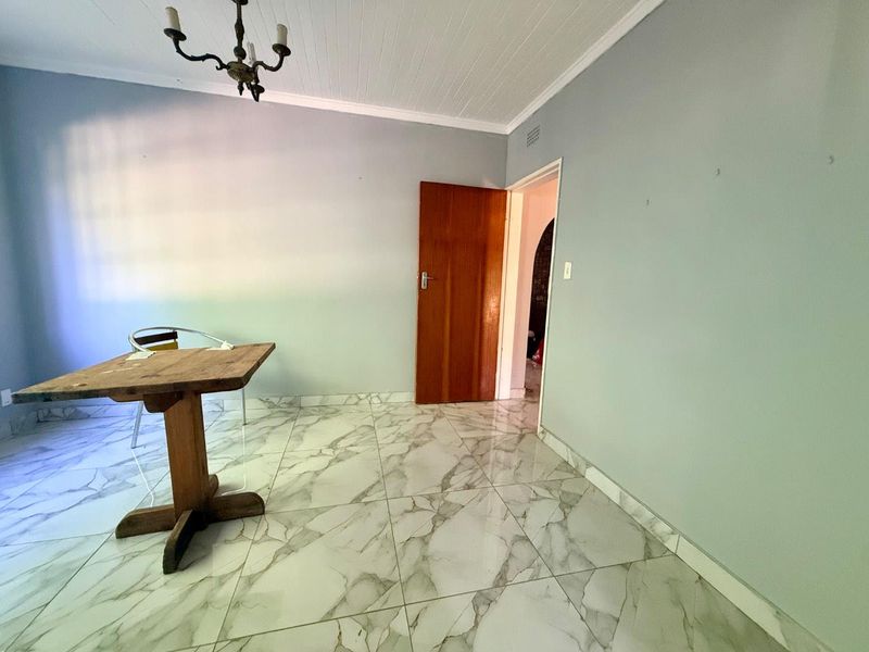 4 Bedroom property with flatlet situated in sought after area. - Photo 7