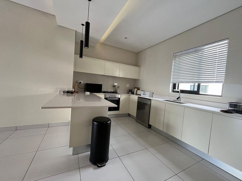 Fully Furnished Apartment In Hyde Park Awaits You - Photo 3