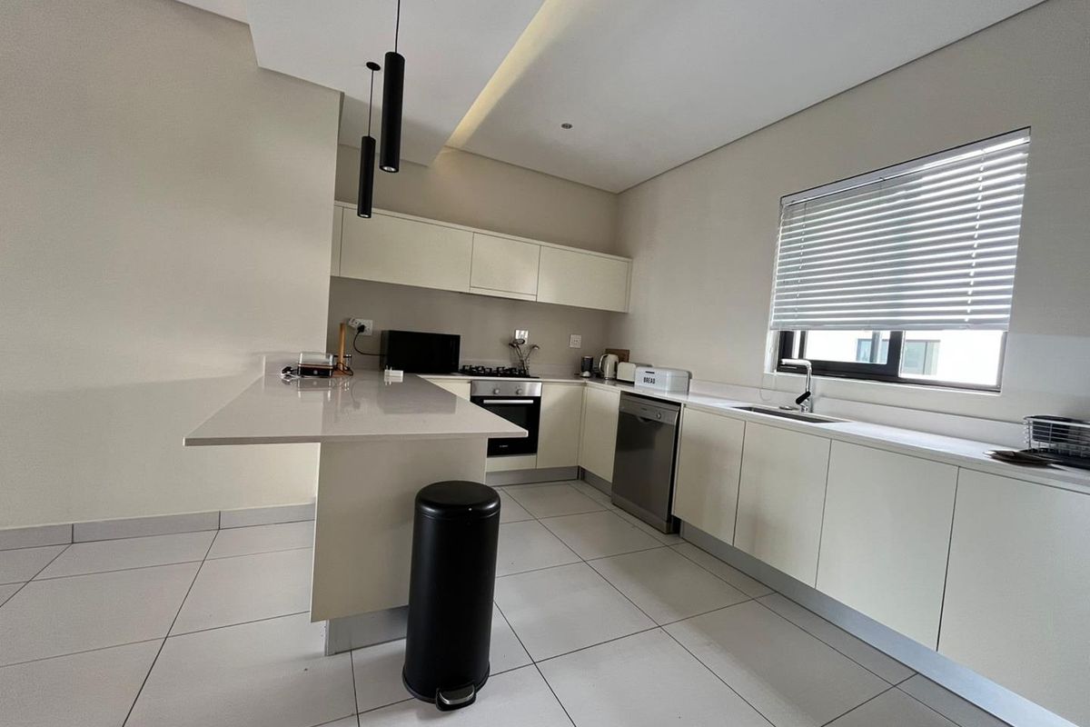 Fully Furnished Apartment In Hyde Park Awaits You - Photo 3
