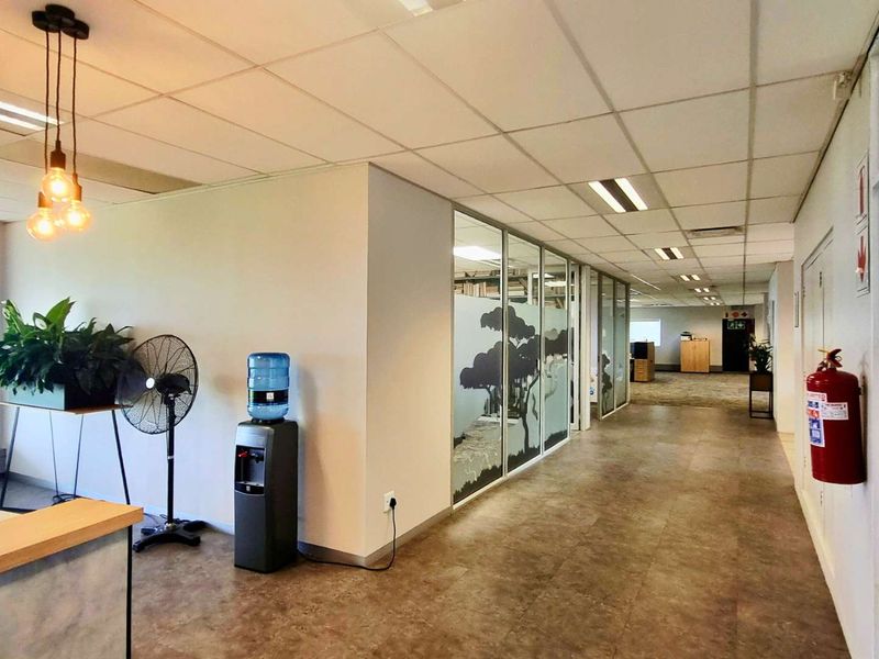 Office to Let | First-Floor Suite | La Lucia Ridge | ±305.94 m2 | R195/m2 (Gross, ex VAT) - Photo 4