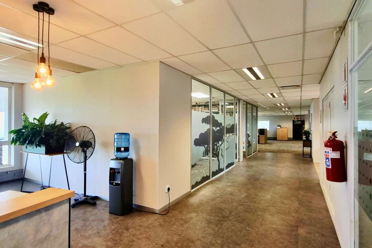 Office to Let | First-Floor Suite | La Lucia Ridge | ±305.94 m2 | R195/m2 (Gross, ex VAT) - Photo 4