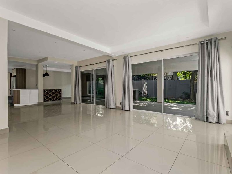 SPACIOUS AND LIGHT - Photo 9