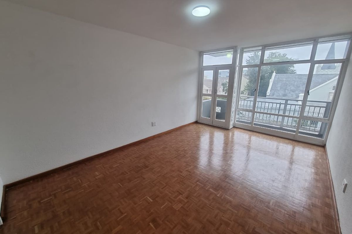 Unfurnished 1-Bedroom Apartment To Ret in Sea Point - Photo 4