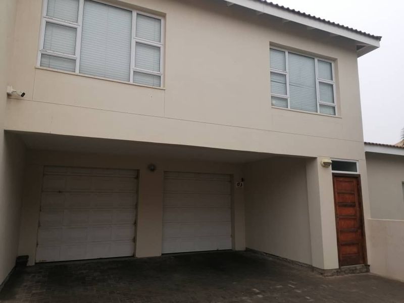 TO LET - COZY 3-BEDROOM TOWNHOUSE NEAR THE SEA, SWAKOPMUND,NAMIBIA - Photo 1