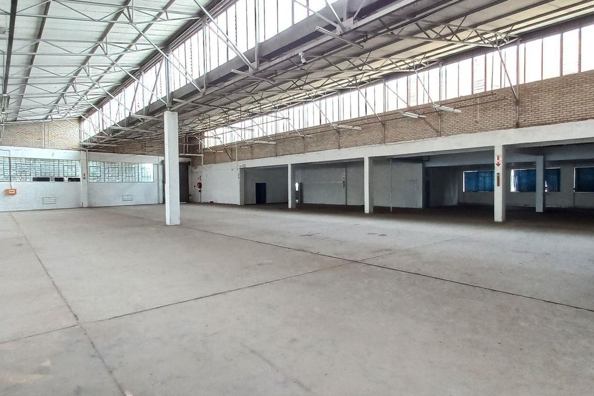 1972m2 Benrose Warehouse To Let - Photo 2