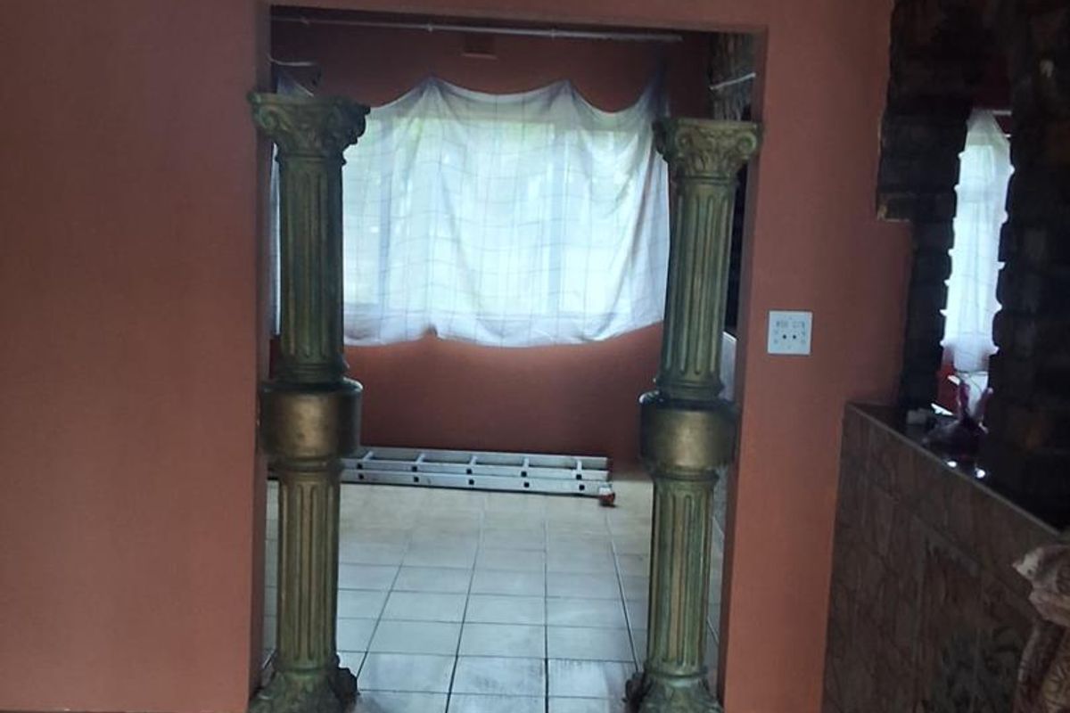 Spacious Five-Bedroom Family Home in Established Veld En Vlei - Photo 4